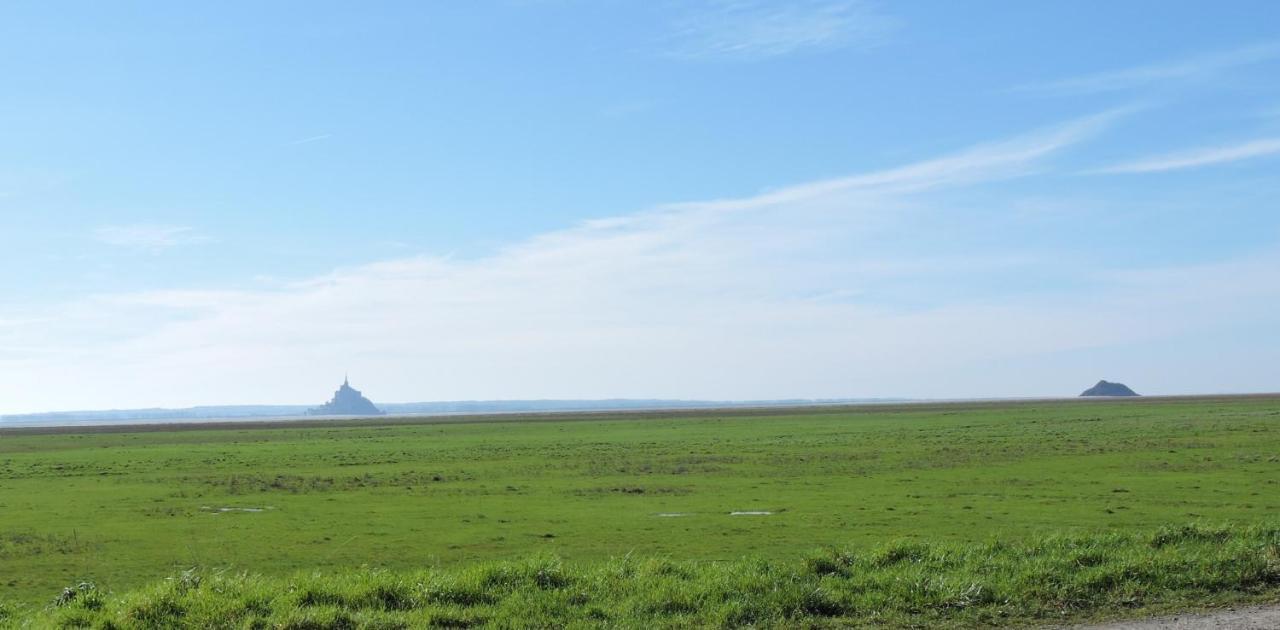 Gite De Charme "La Maison Saint-Leonard" Avec Piscine, Spa, Vue Sur Le Mont Saint-Michel Vains Buitenkant foto